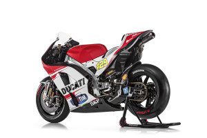 11-Ducati_MotGP_Team_2015_58_Iannone