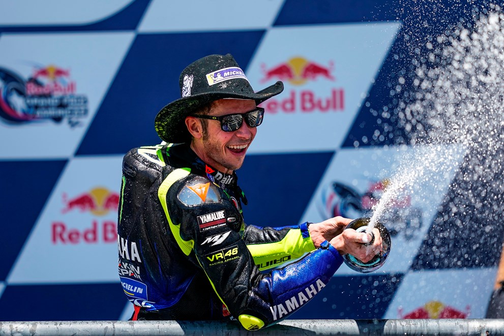 La sonrisa de Valentino Rossi dibujada al ritmo de la recuperación de Yamaha